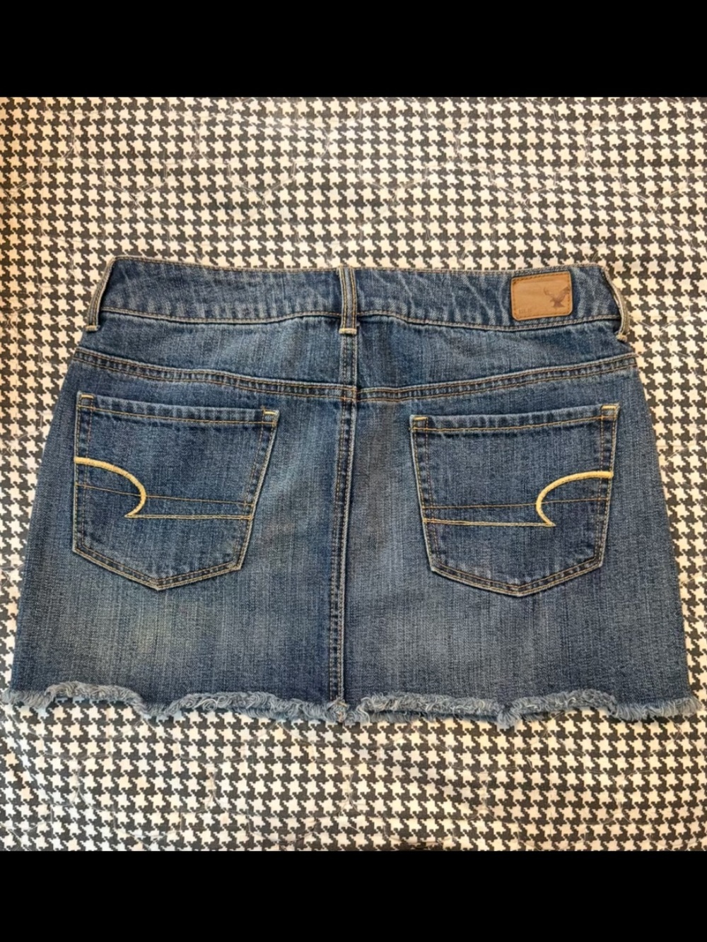💙💛American Eagle Outfitters Blue Denim Frayed Hem Mini Skirt Size 6 PERFECT!